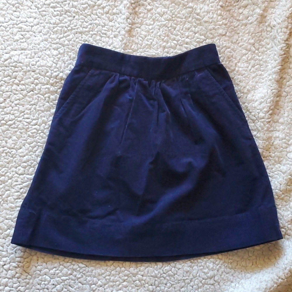 NWT crewcuts navy velvet skirt with pockets. Size 8